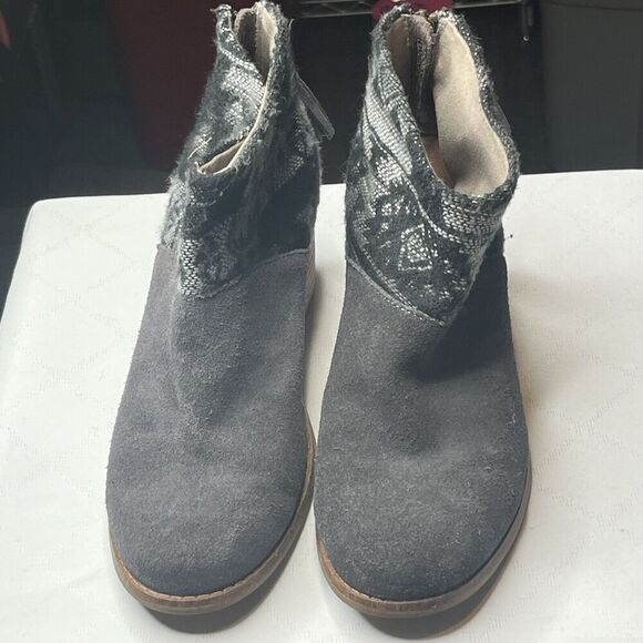 TOMS’ Women's Gray Leila Aztec Ankle Booties Size 7 Chunky Heel Tassels Western - Picture 7 of 12